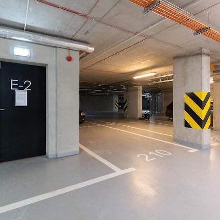 Loft Apartment With Parking In Warsaw By Noclegi Renters Bagian luar foto