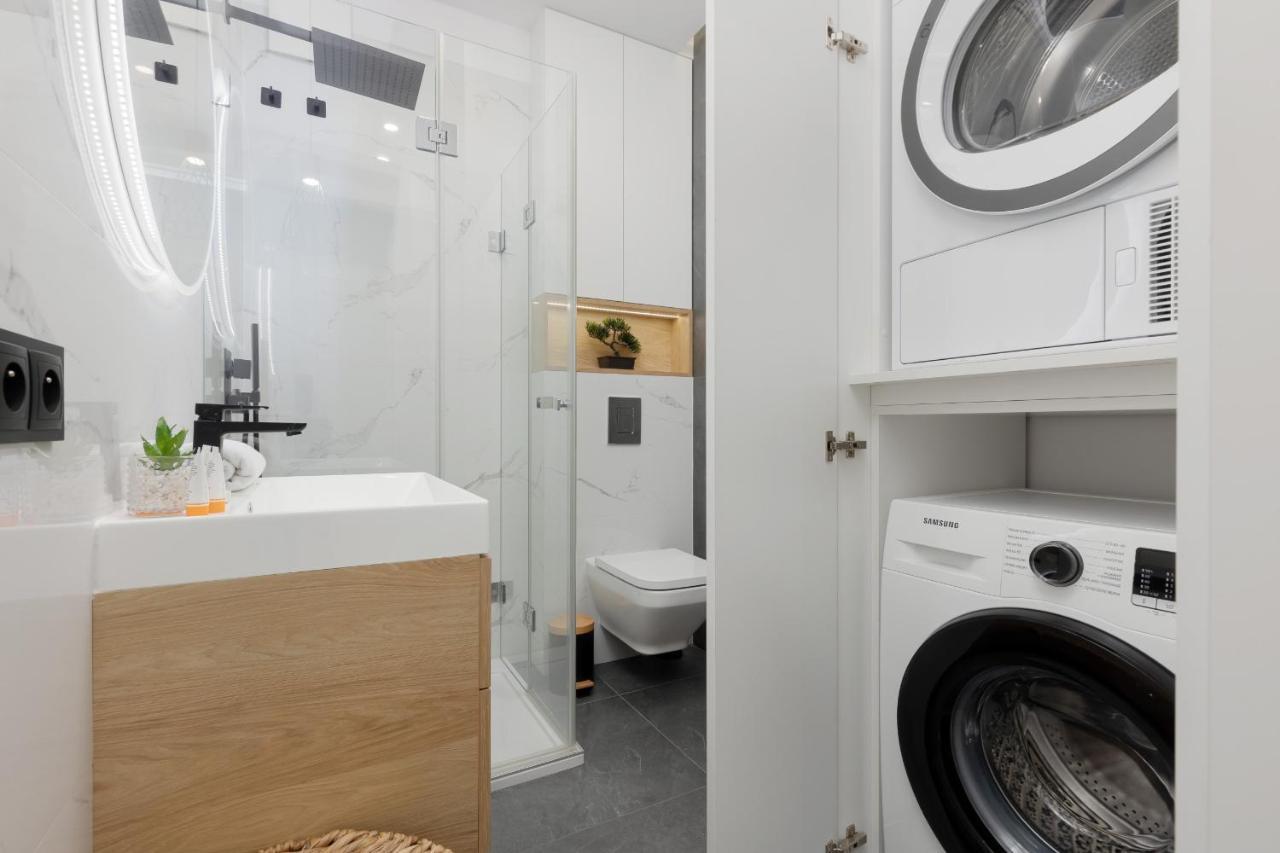 Loft Apartment With Parking In Warsaw By Noclegi Renters Bagian luar foto
