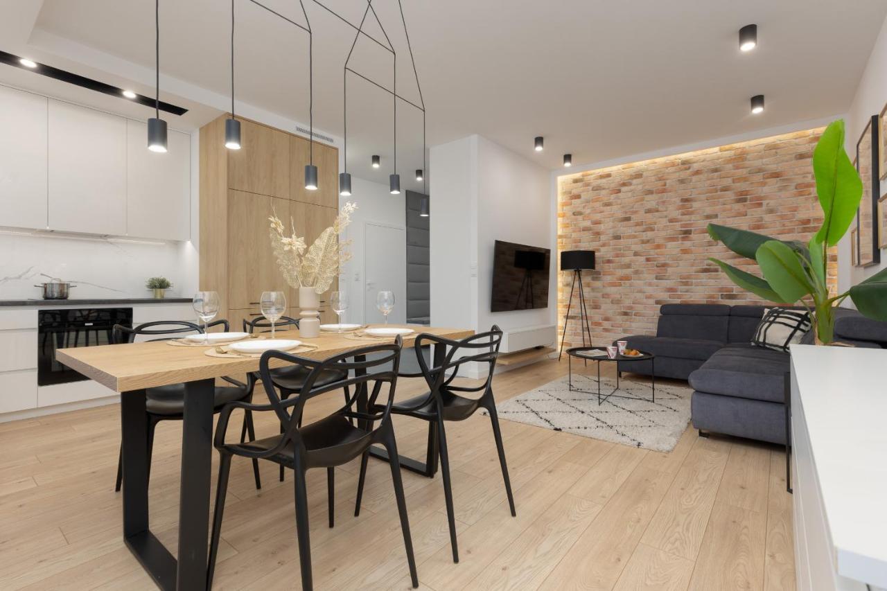 Loft Apartment With Parking In Warsaw By Noclegi Renters Bagian luar foto