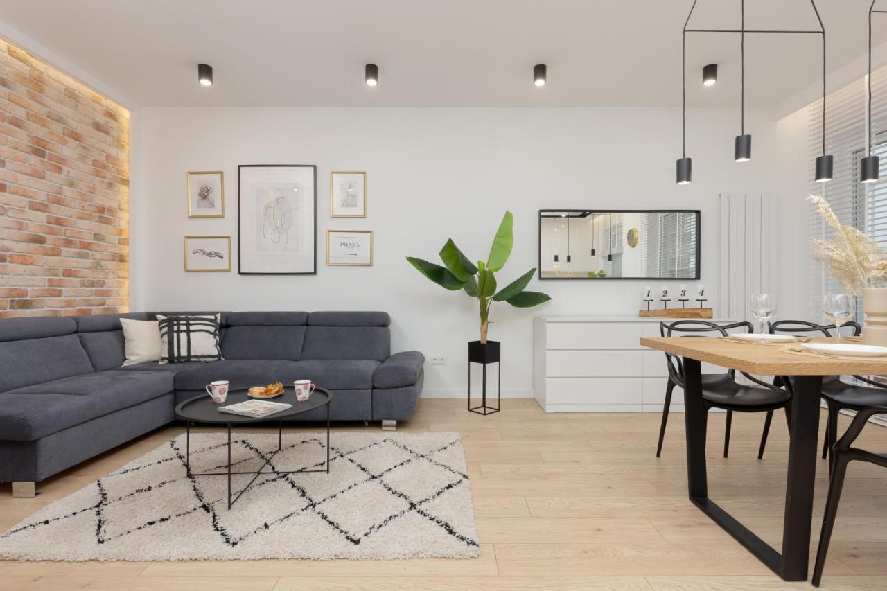Loft Apartment With Parking In Warsaw By Noclegi Renters Bagian luar foto